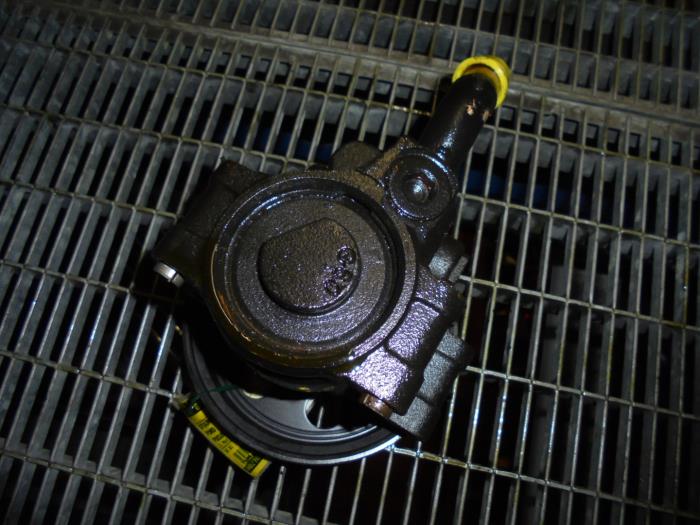Gebruikte Stuurpomp Ford Focus 1 1.6 16V Prijs op aanvraag aangeboden door N Kossen Autorecycling BV