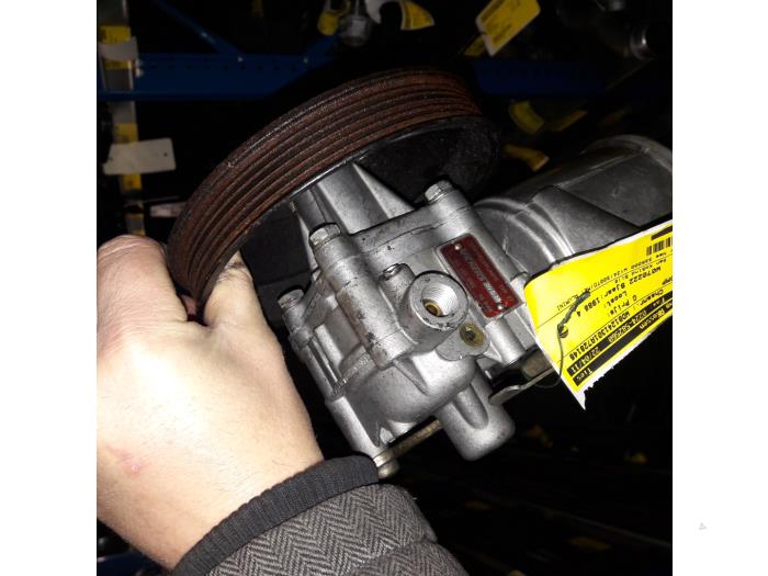 Gebruikte Servopomp Mercedes E diesel (W124) 3.0 300 D,TD Prijs op aanvraag aangeboden door N Kossen Autorecycling BV