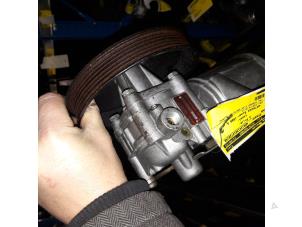 Gebruikte Servopomp Mercedes E diesel (W124) 3.0 300 D,TD Prijs op aanvraag aangeboden door N Kossen Autorecycling BV