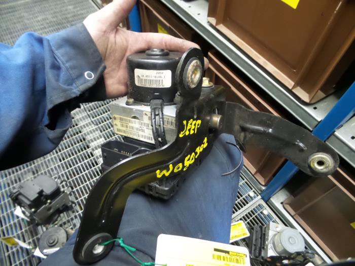 Gebruikte ABS Computer Jeep Grand Cherokee (WG/WJ) 2.7 CRD 20V Prijs op aanvraag aangeboden door N Kossen Autorecycling BV