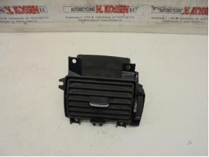 Gebruikte Luchtrooster zijkant Ford Transit 2.2 TDCi 16V Euro 5 Prijs op aanvraag aangeboden door N Kossen Autorecycling BV