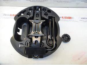 Gebruikte Krikset Renault Twingo II (CN) 1.5 dCi 90 FAP Prijs op aanvraag aangeboden door N Kossen Autorecycling BV