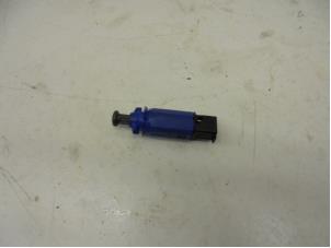 Gebruikte Schakelaar handrem Smart Fortwo Coupé (451.3) Electric Drive Prijs op aanvraag aangeboden door N Kossen Autorecycling BV