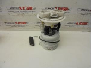 Gebruikte Benzinepomp Renault Clio IV (5R) 0.9 Energy TCE 90 12V Prijs op aanvraag aangeboden door N Kossen Autorecycling BV