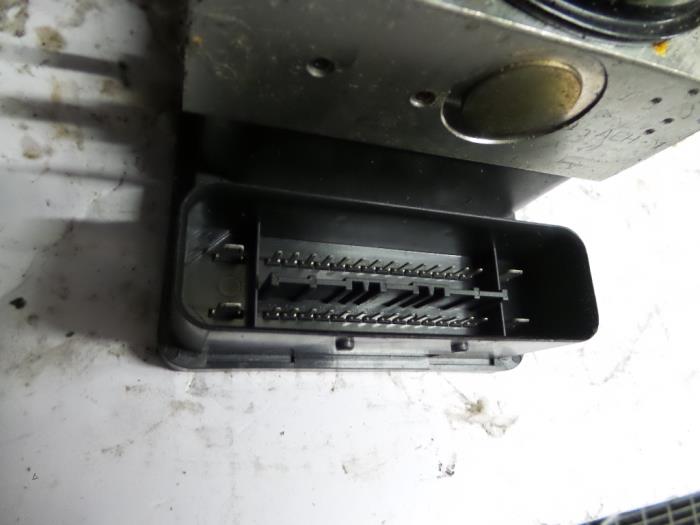 ABS Computer van een Audi A3 (8L1) 1.6 2003