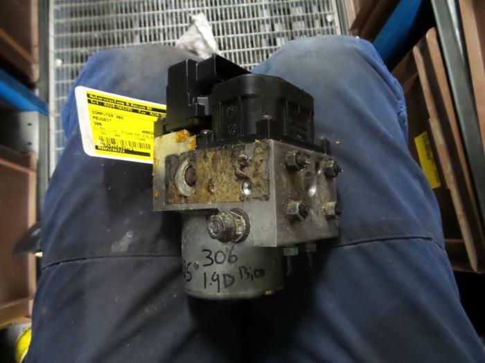 Gebruikte ABS Computer Peugeot 306 (7A/C/S) 1.9 D Prijs op aanvraag aangeboden door N Kossen Autorecycling BV