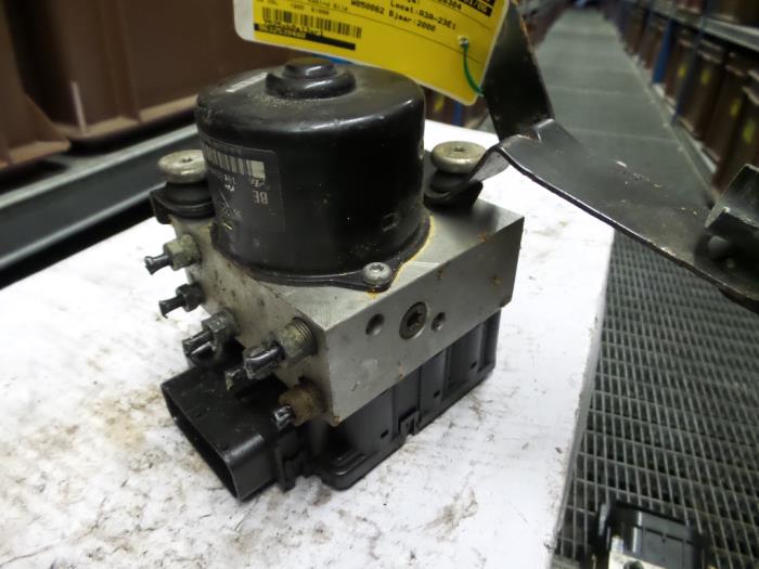 Gebruikte ABS Computer Peugeot 206 (2A/C/H/J/S) 1.9 D Prijs op aanvraag aangeboden door N Kossen Autorecycling BV