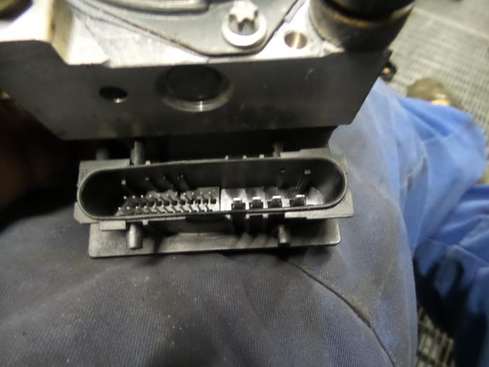 ABS Computer van een Renault Clio II (BB/CB) 1.6 16V 2003