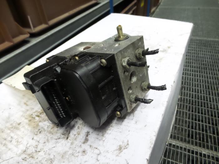 Gebruikte ABS Computer Peugeot 406 Prijs op aanvraag aangeboden door N Kossen Autorecycling BV