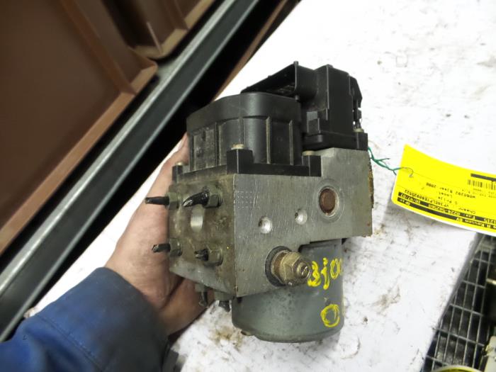 Gebruikte ABS Computer Peugeot 406 Break (8E/F) 1.8 16V Prijs op aanvraag aangeboden door N Kossen Autorecycling BV