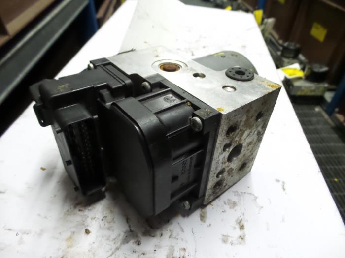 Gebruikte ABS Pomp Mitsubishi Space Star (DG) 1.9 DI-D Prijs op aanvraag aangeboden door N Kossen Autorecycling BV