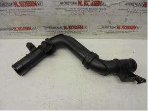 Gebruikte Intercooler Buis Opel Vivaro Prijs op aanvraag aangeboden door N Kossen Autorecycling BV