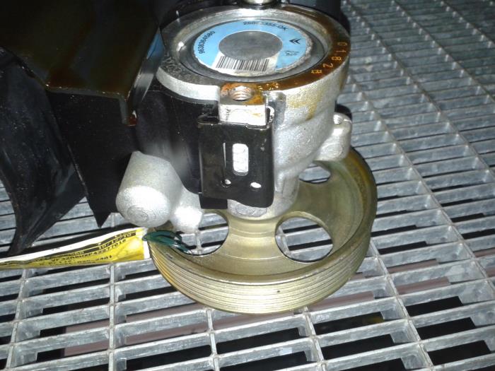 Gebruikte Servopomp Peugeot 206 (2A/C/H/J/S) 1.4 HDi Prijs op aanvraag aangeboden door N Kossen Autorecycling BV