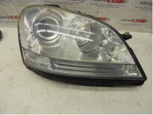 Gebruikte Koplamp rechts Mercedes ML-Klasse Prijs op aanvraag aangeboden door N Kossen Autorecycling BV