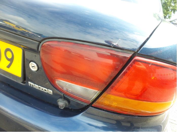 Achterlicht rechts van een Mazda Xedos 6 2.0i V6 24V 1999