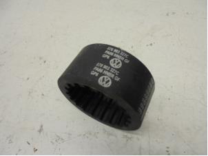 Gebruikte Dynamo poelie Volkswagen Transporter T5 2.5 TDi Prijs op aanvraag aangeboden door N Kossen Autorecycling BV