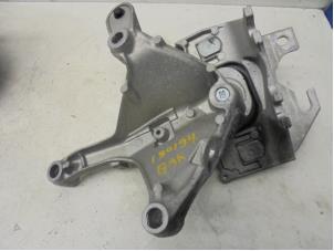 Gebruikte Motorsteun Renault Clio IV (5R) 0.9 Energy TCE 90 12V Prijs op aanvraag aangeboden door N Kossen Autorecycling BV