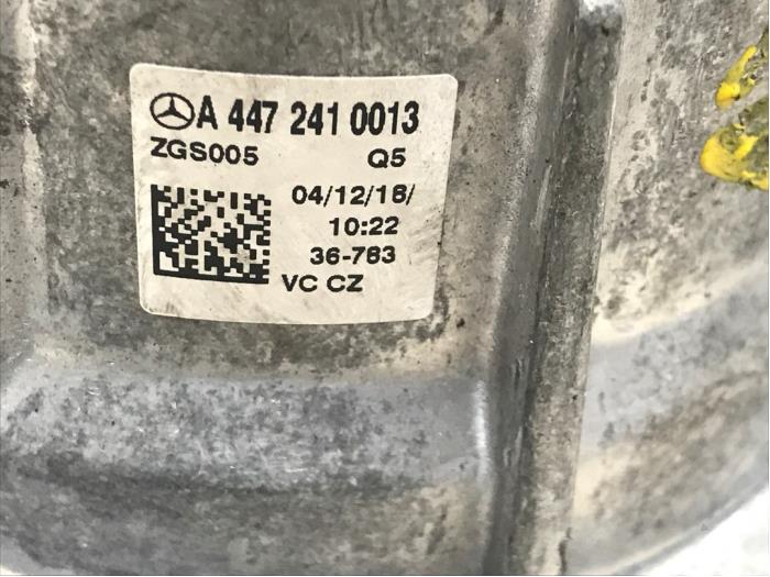 Motorsteun van een Mercedes-Benz Vito (447.6) 2.2 114 CDI 16V 2019