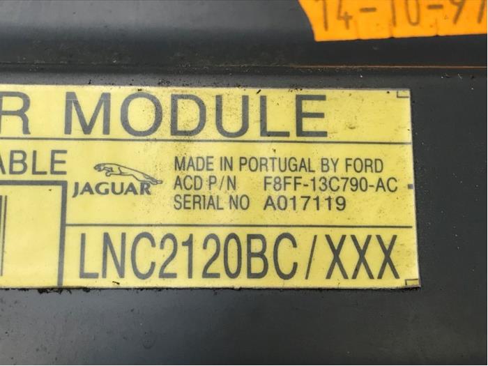 Module (diversen) van een Jaguar XJ8 (X308) 4.0 V8 32V 1998