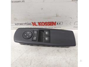 Gebruikte Elektrisch Raam Schakelaar Renault Megane Prijs op aanvraag aangeboden door N Kossen Autorecycling BV