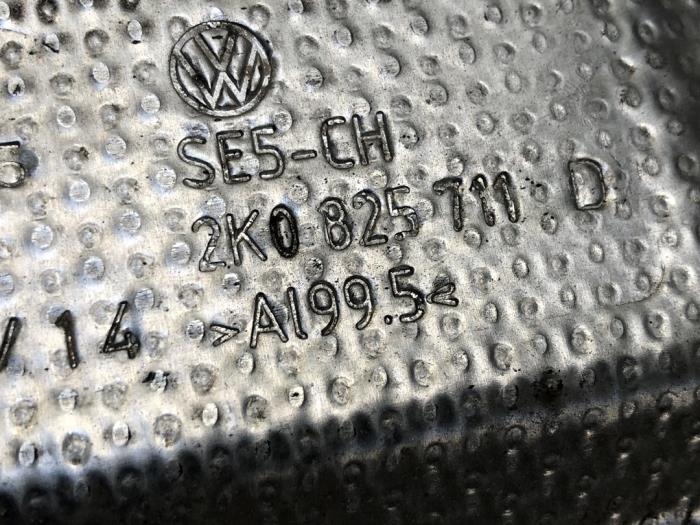 Hitteschild uitlaat van een Volkswagen Caddy III (2KA,2KH,2CA,2CH) 1.6 TDI 16V 2014