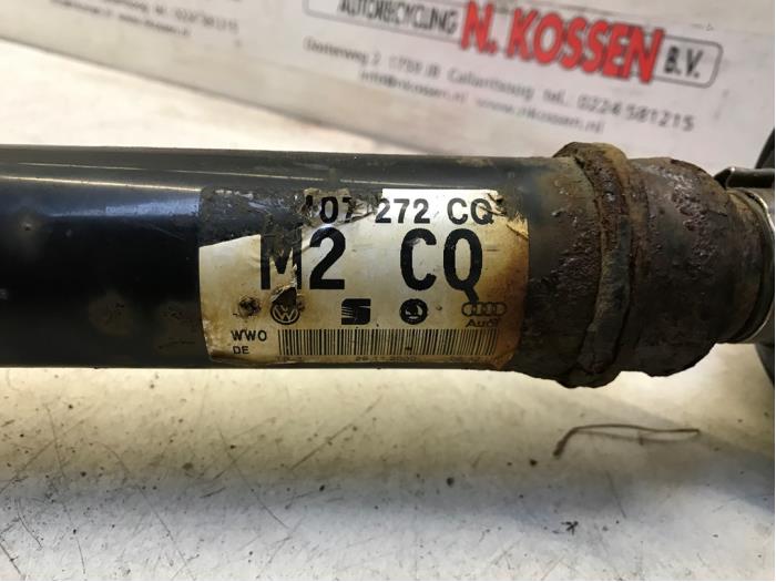 Aandrijfas rechts-voor van een Volkswagen Golf IV (1J1) 2.0 2001