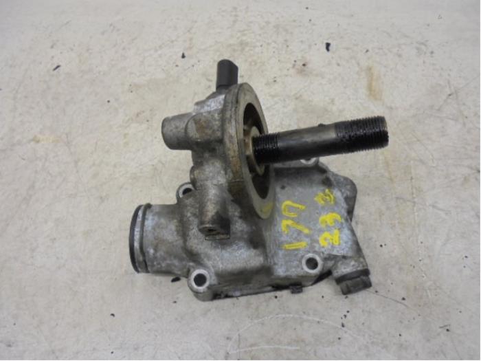 Gebruikte Oliefilterhuis Volkswagen Golf IV (1J1) 2.0 Prijs op aanvraag aangeboden door N Kossen Autorecycling BV