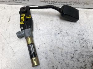 Gebruikte Gordelspanner links Ford Puma 1.7 16V Prijs op aanvraag aangeboden door N Kossen Autorecycling BV