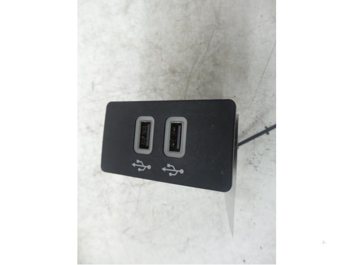 Ford Ranger AUX/USB aansluitingen voorraad Onderdelenlijn.nl