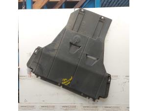 Gebruikte Beschermplaat bodem Renault Megane Prijs op aanvraag aangeboden door N Kossen Autorecycling BV