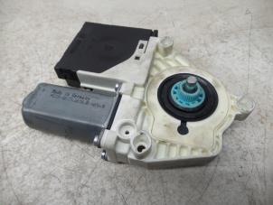 Gebruikte Portierruitmotor Volkswagen Passat Variant (3C5) 2.0 TDI 16V 170 Prijs op aanvraag aangeboden door N Kossen Autorecycling BV