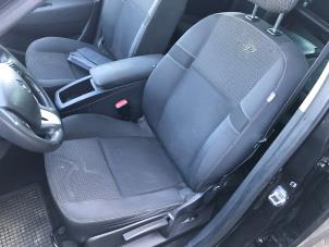 Gebruikte Voorstoel links Renault Grand Scénic III (JZ) 1.4 16V TCe 130 Prijs op aanvraag aangeboden door N Kossen Autorecycling BV