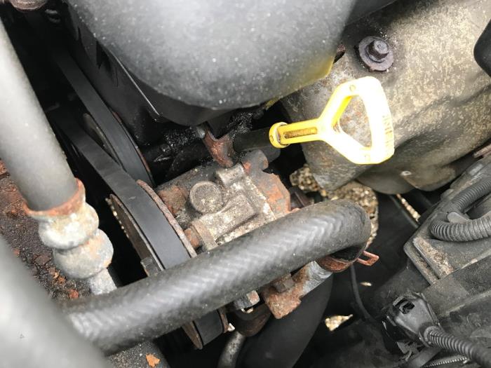Gebruikte Pomp Servo Kia Carens II (FJ) 1.8i 16V Prijs op aanvraag aangeboden door N Kossen Autorecycling BV