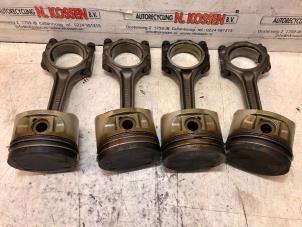 Gebruikte Zuiger Saab 9-3 Prijs op aanvraag aangeboden door N Kossen Autorecycling BV