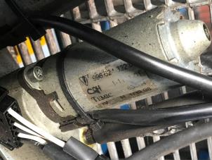 Gebruikte Stoelmotor Porsche 911 (996) 3.4 Carrera 24V Prijs op aanvraag aangeboden door N Kossen Autorecycling BV