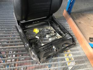 Gebruikte Stoelframe Porsche 911 (996) 3.4 Carrera 24V Prijs op aanvraag aangeboden door N Kossen Autorecycling BV