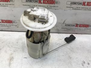 Gebruikte Benzinepomp Renault Grand Scenic Prijs op aanvraag aangeboden door N Kossen Autorecycling BV