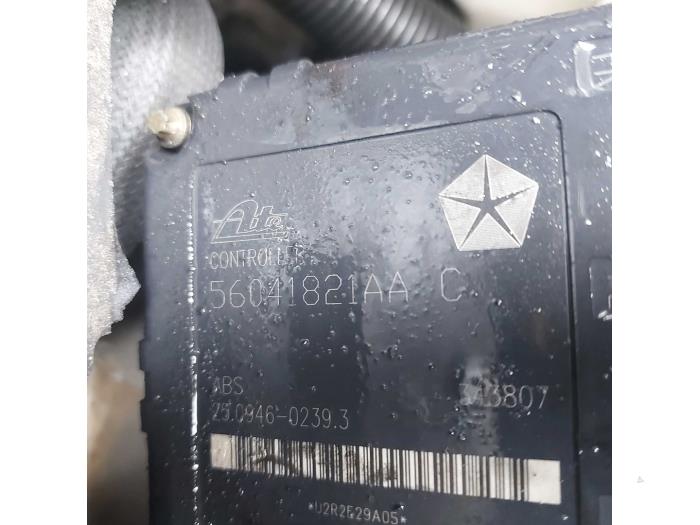 ABS Pomp van een Jeep Grand Cherokee (WG/WJ) 2.7 CRD 20V 2002