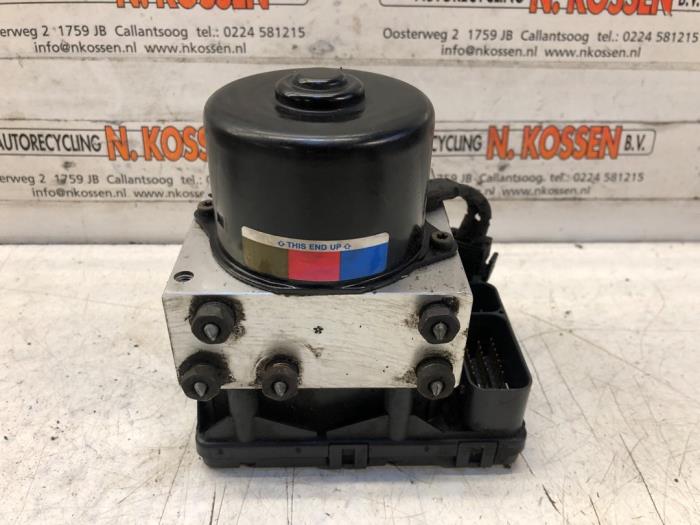 ABS Pomp van een Jeep Grand Cherokee (WG/WJ) 2.7 CRD 20V 2002