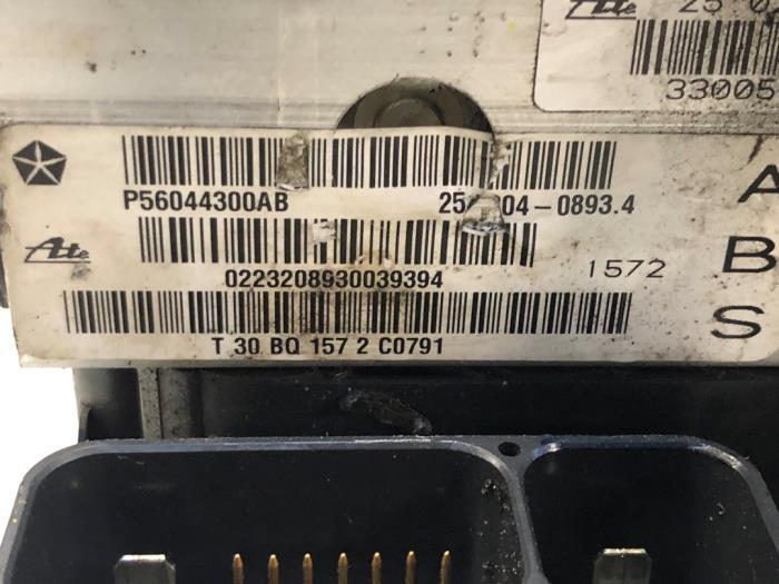 ABS Pomp van een Jeep Grand Cherokee (WG/WJ) 2.7 CRD 20V 2002
