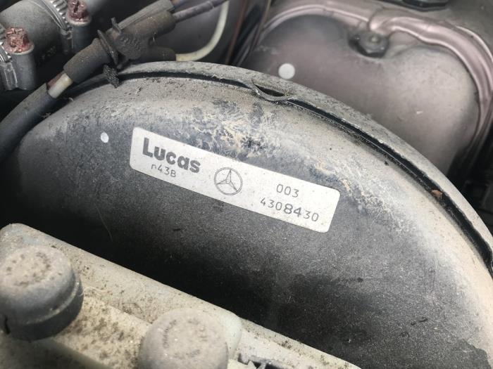 Gebruikte Rembekrachtiger Mercedes E diesel (W124) 2.5 250 D Turbo Prijs op aanvraag aangeboden door N Kossen Autorecycling BV