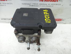Gebruikte ABS Pomp Chrysler Voyager/Grand Voyager (RG/RS) 3.3i V6 Grand Voyager Autom. Prijs op aanvraag aangeboden door N Kossen Autorecycling BV