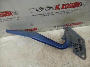 Gebruikte Motorkap Scharnier Renault Megane III CC (EZ) 1.4 16V TCe 130 Prijs op aanvraag aangeboden door N Kossen Autorecycling BV