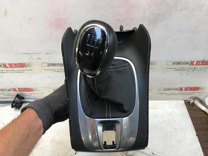 Gebruikte Versnellingspook Opel Meriva Prijs op aanvraag aangeboden door N Kossen Autorecycling BV