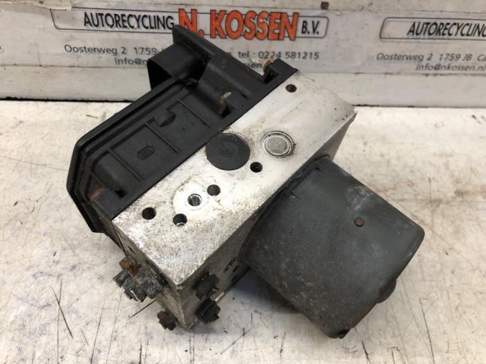 Gebruikte ABS Pomp BMW 5 serie (E39) 523i 24V Prijs op aanvraag aangeboden door N Kossen Autorecycling BV