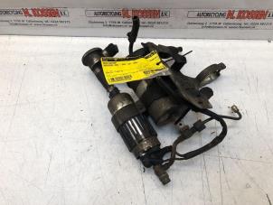 Gebruikte Benzinepomp Mercedes C/CE (C123) 230 CE Prijs op aanvraag aangeboden door N Kossen Autorecycling BV