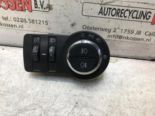 Gebruikte Schakelaar Licht Opel Karl Prijs op aanvraag aangeboden door N Kossen Autorecycling BV
