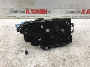 Gebruikte Deurslot Mechaniek 4Deurs links-achter Volkswagen Touran (1T3) 2.0 TDI 16V 140 Prijs op aanvraag aangeboden door N Kossen Autorecycling BV