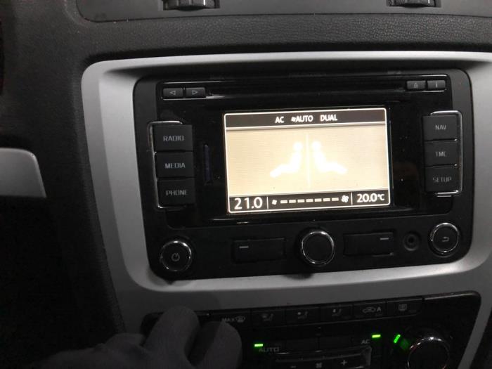 Gebruikte Display Interieur Skoda Octavia (1Z3) 1.2 TSI Prijs op aanvraag aangeboden door N Kossen Autorecycling BV