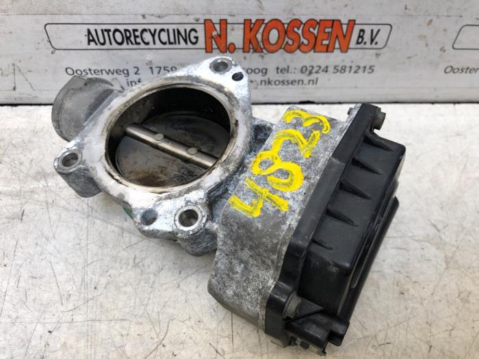 Gebruikte Gasklephuis Peugeot 407 SW (6E) 1.8 16V Prijs op aanvraag aangeboden door N Kossen Autorecycling BV